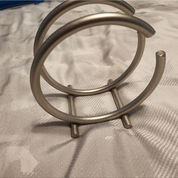 Kitchen Essentials. Trendy Sleek Elegant Napkin Holder Silver Chrome - Picture 6 of 6